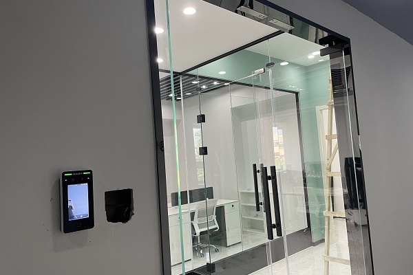 昌翼（北京）文化傳播有限公司?？低暼四樧R別門禁安裝工程